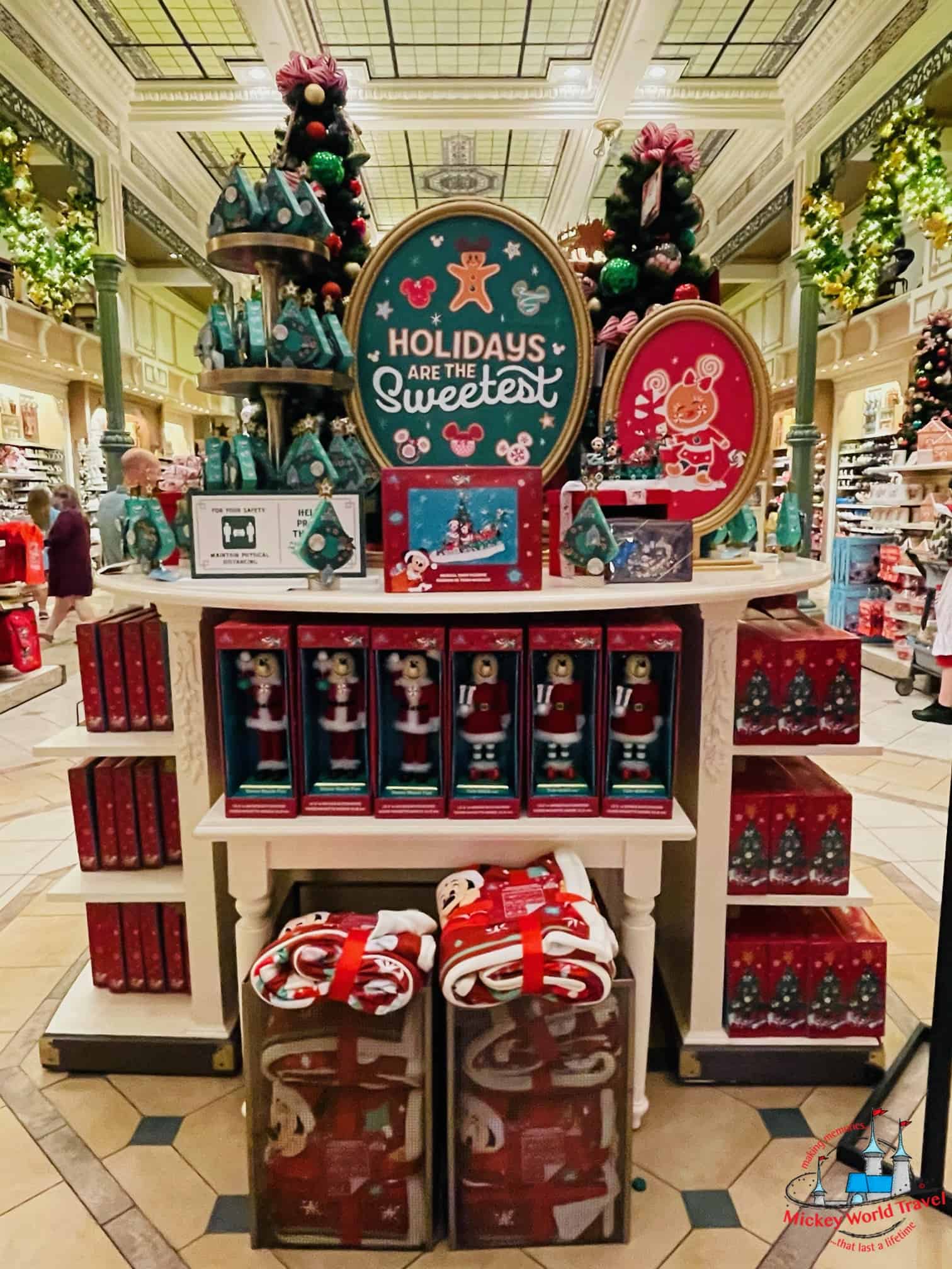 Disney Emporium Christmas 2020 7