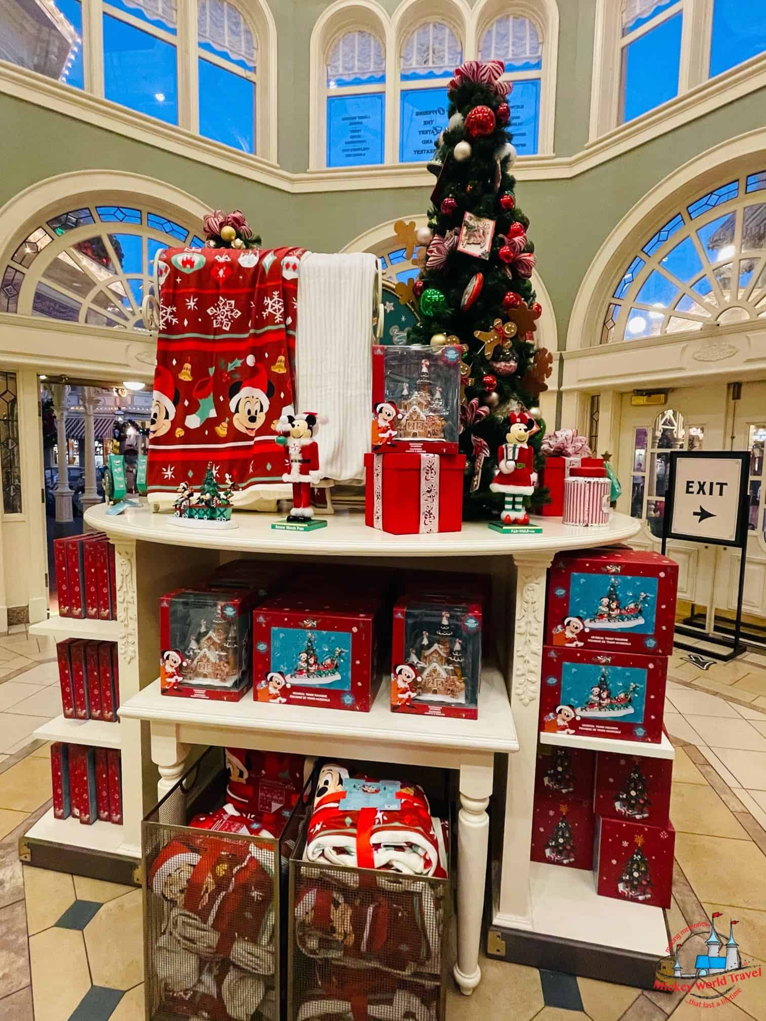 Disney Emporium Christmas 2020 8