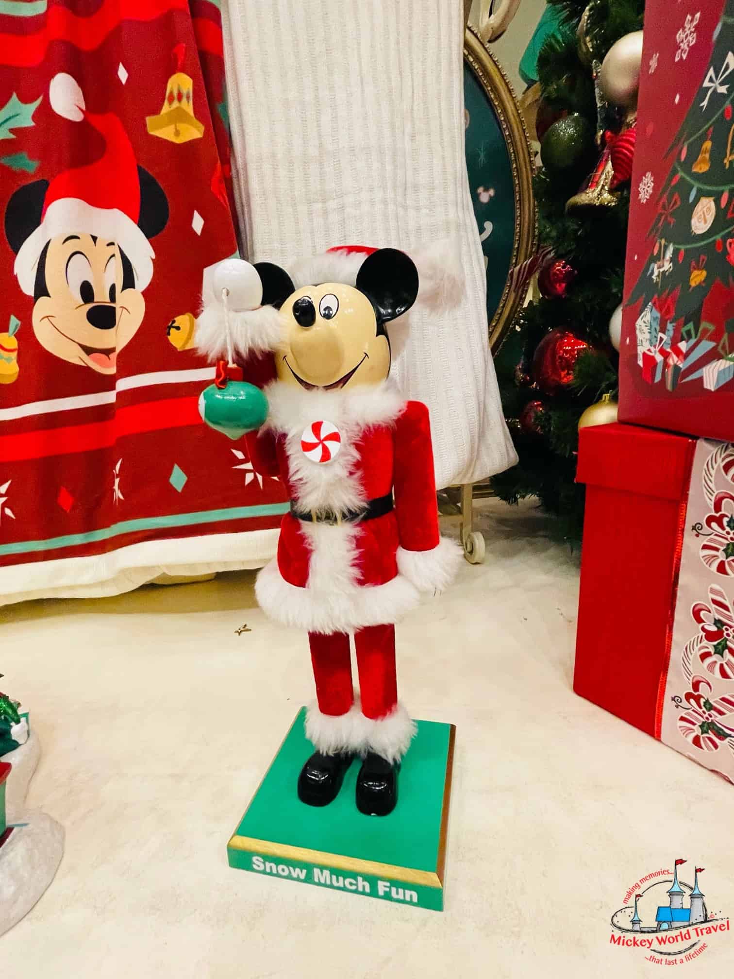 Disney Emporium Christmas 2020 9