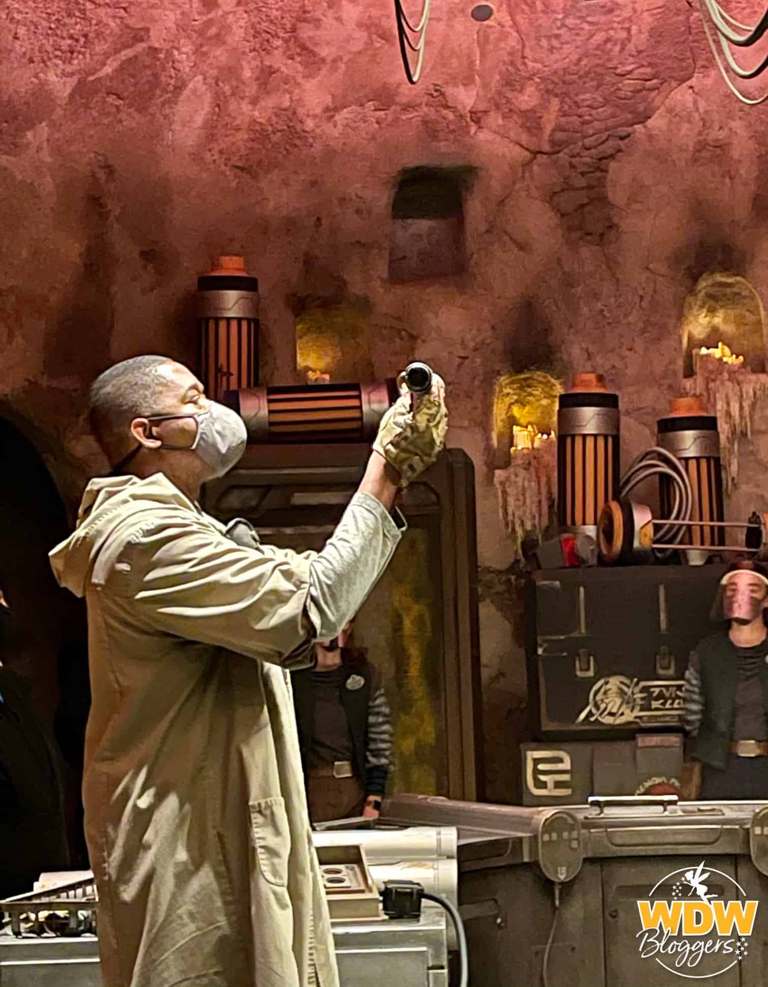 Savi's Workshop Ceremony at Star Wars Galaxy's Edge 3