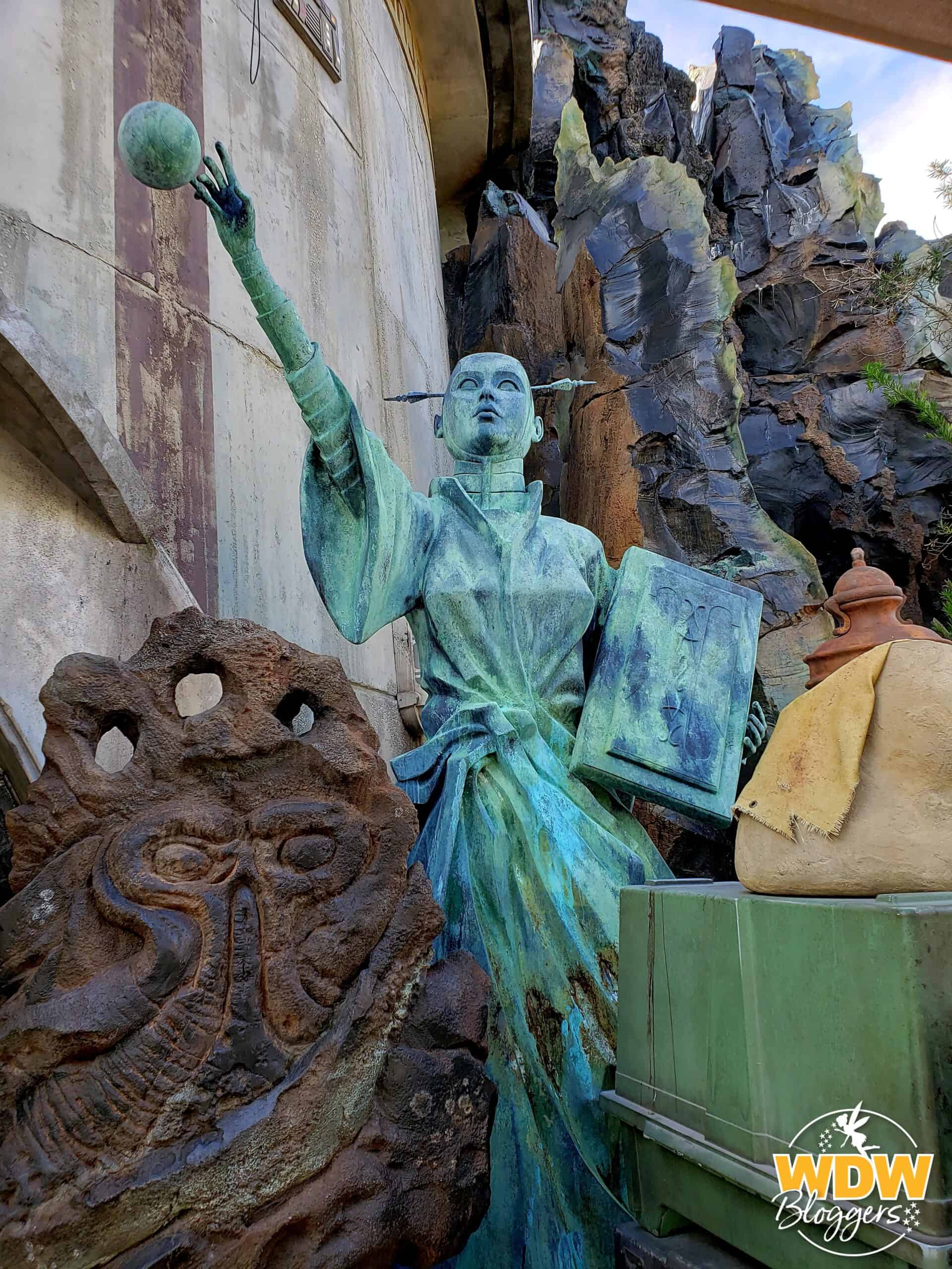 Star Wars Galaxy's Edge Dok Ondar's Den of Antiquities Jedi Statue